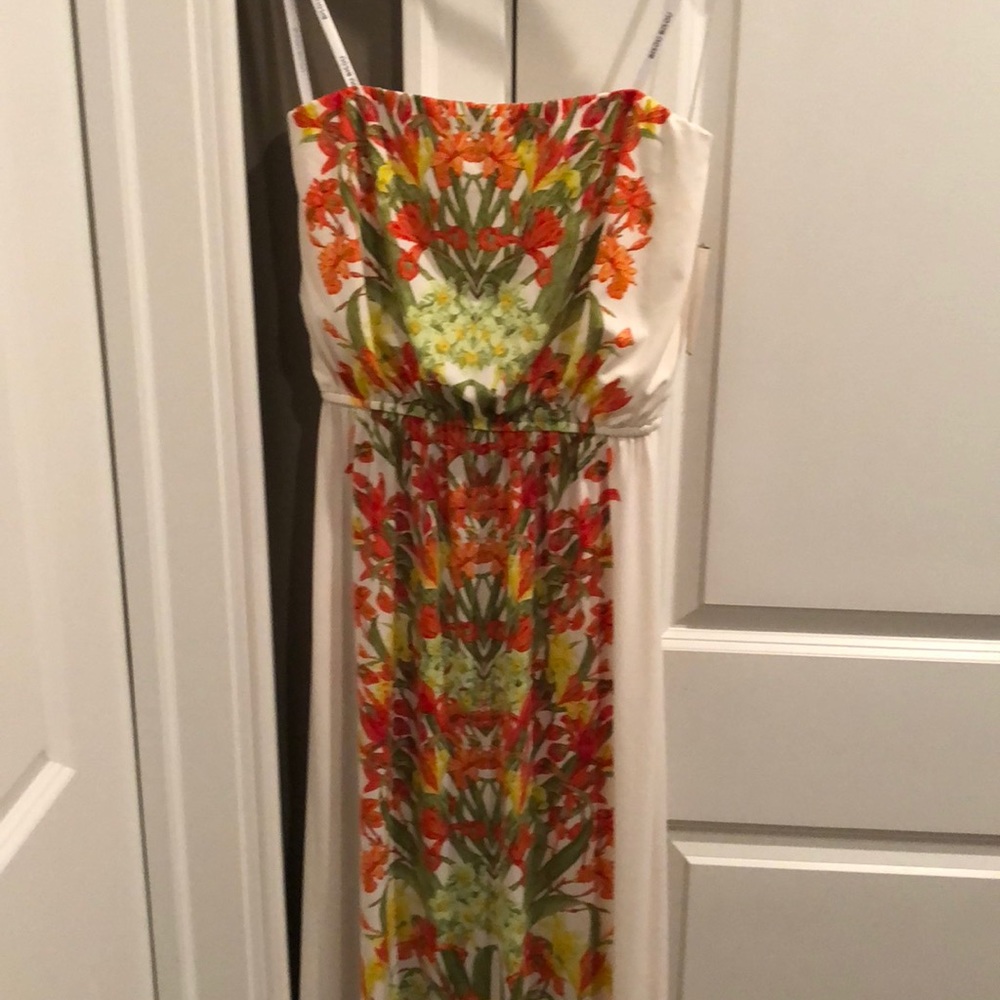 Cute, strapless patio dress.